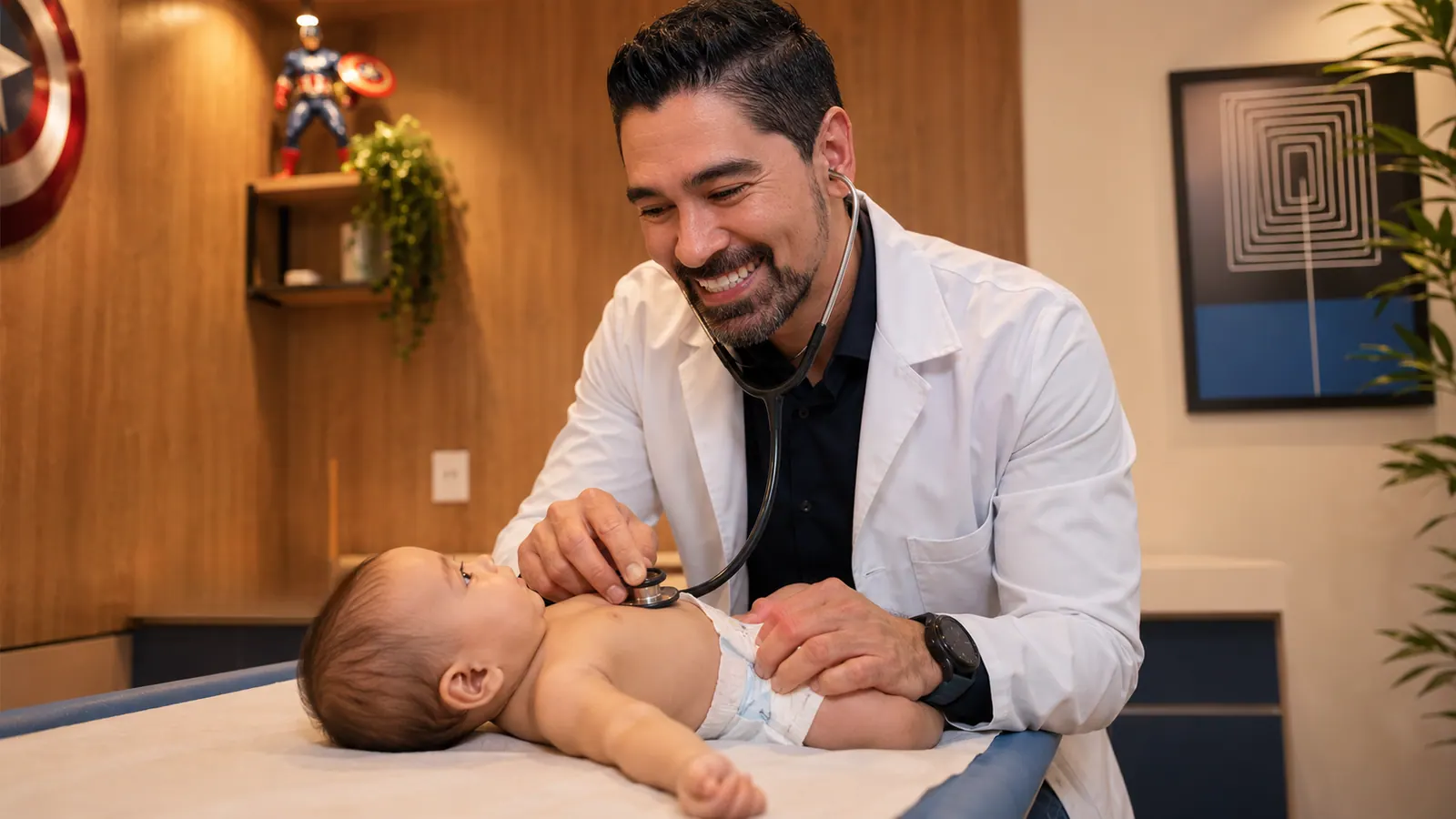 Dr. Carlos Renato em consulta